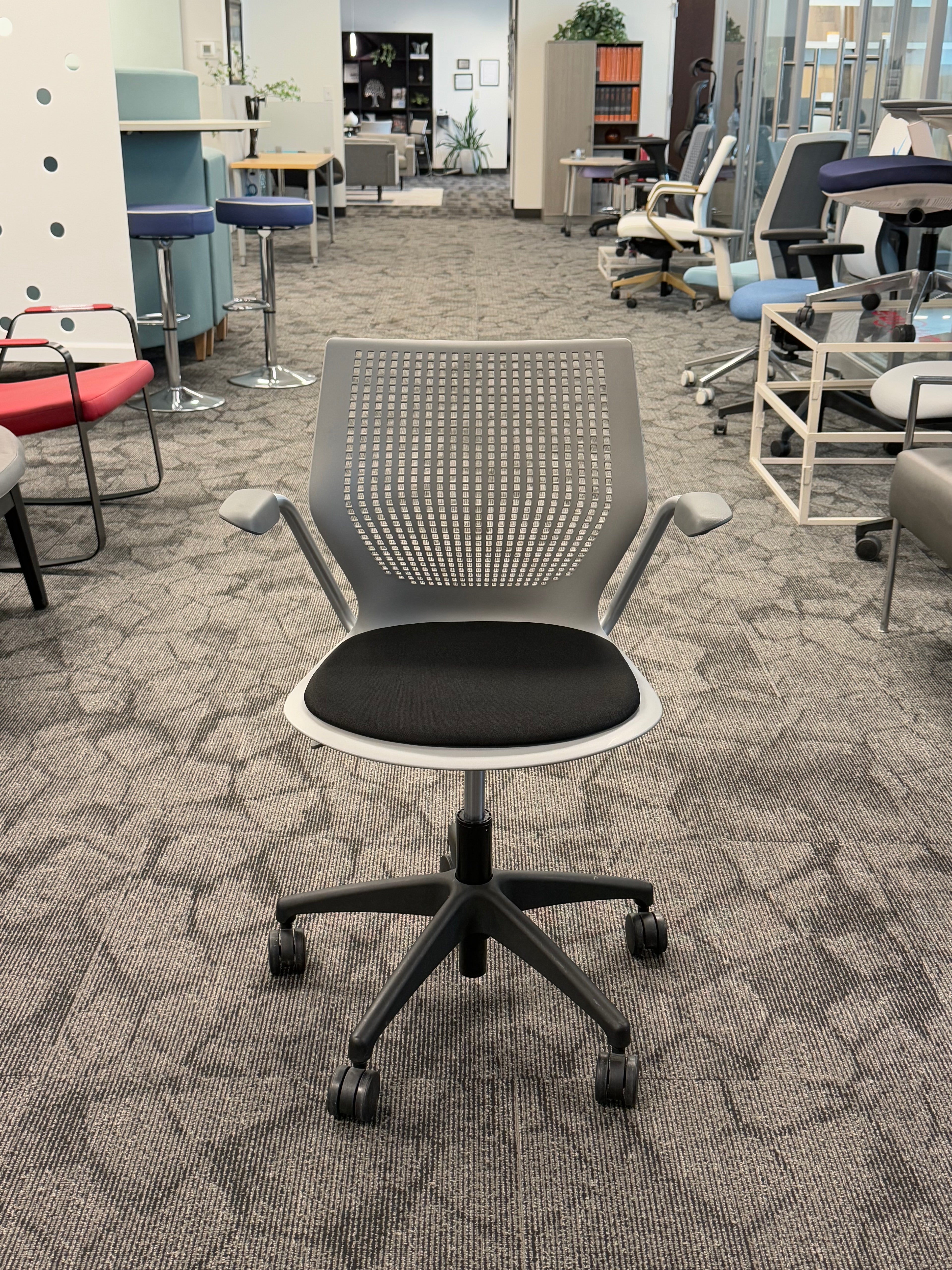 Knoll Hive chair grey with black seat with 5 star base