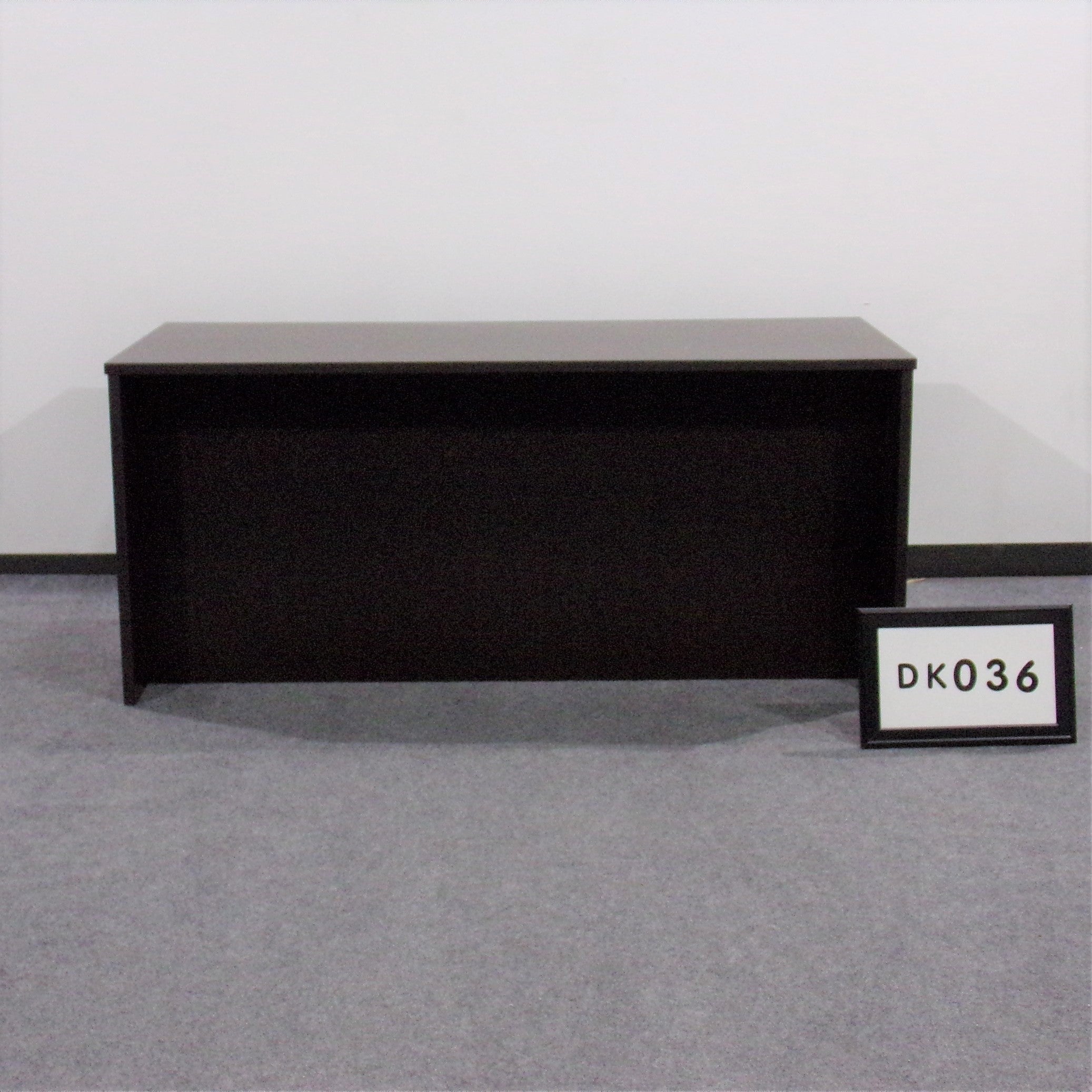 Straight Desk