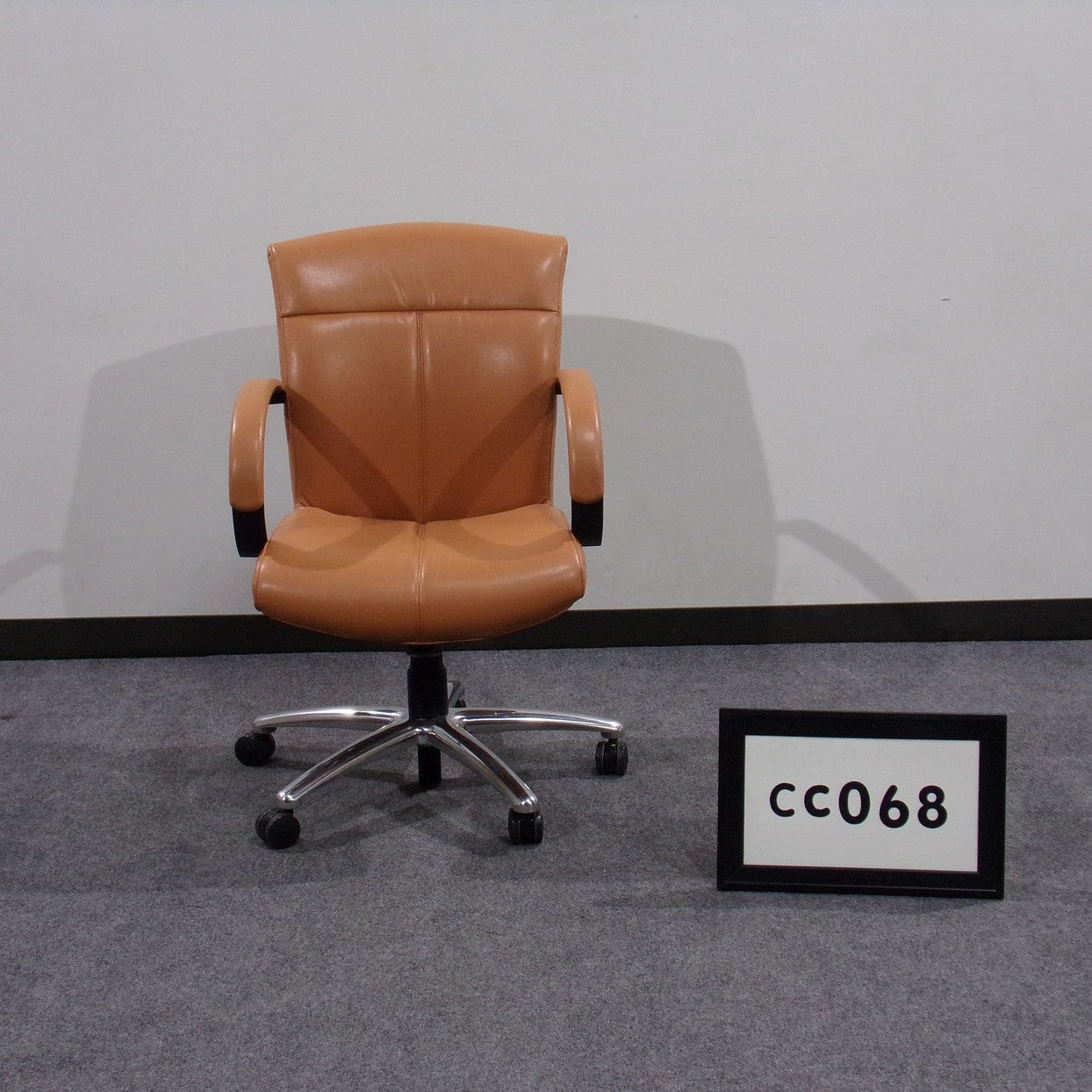 Sitmatic Posh conference chair vinyl with chrome base
