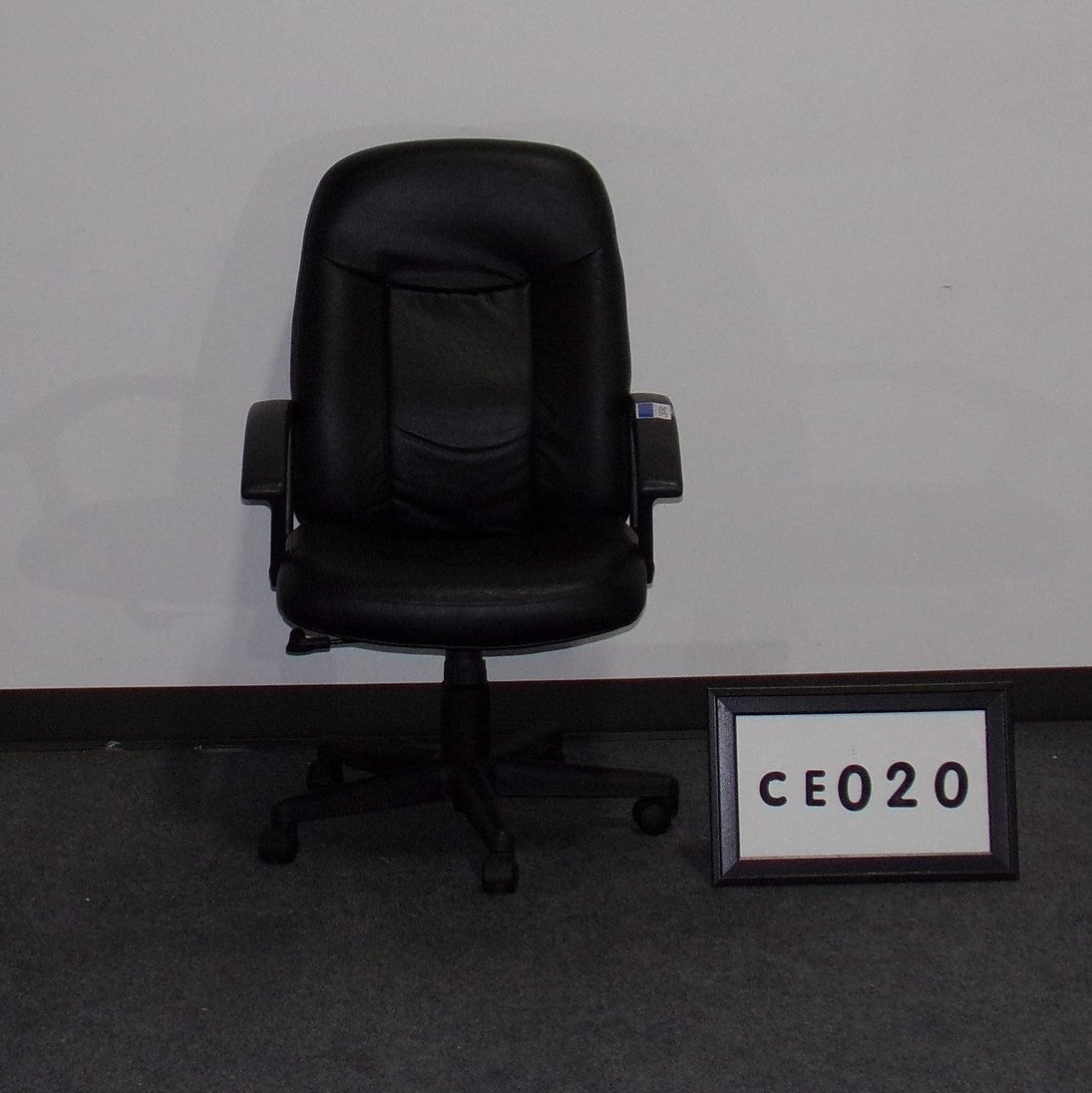 Black vinyl Executive Chair
