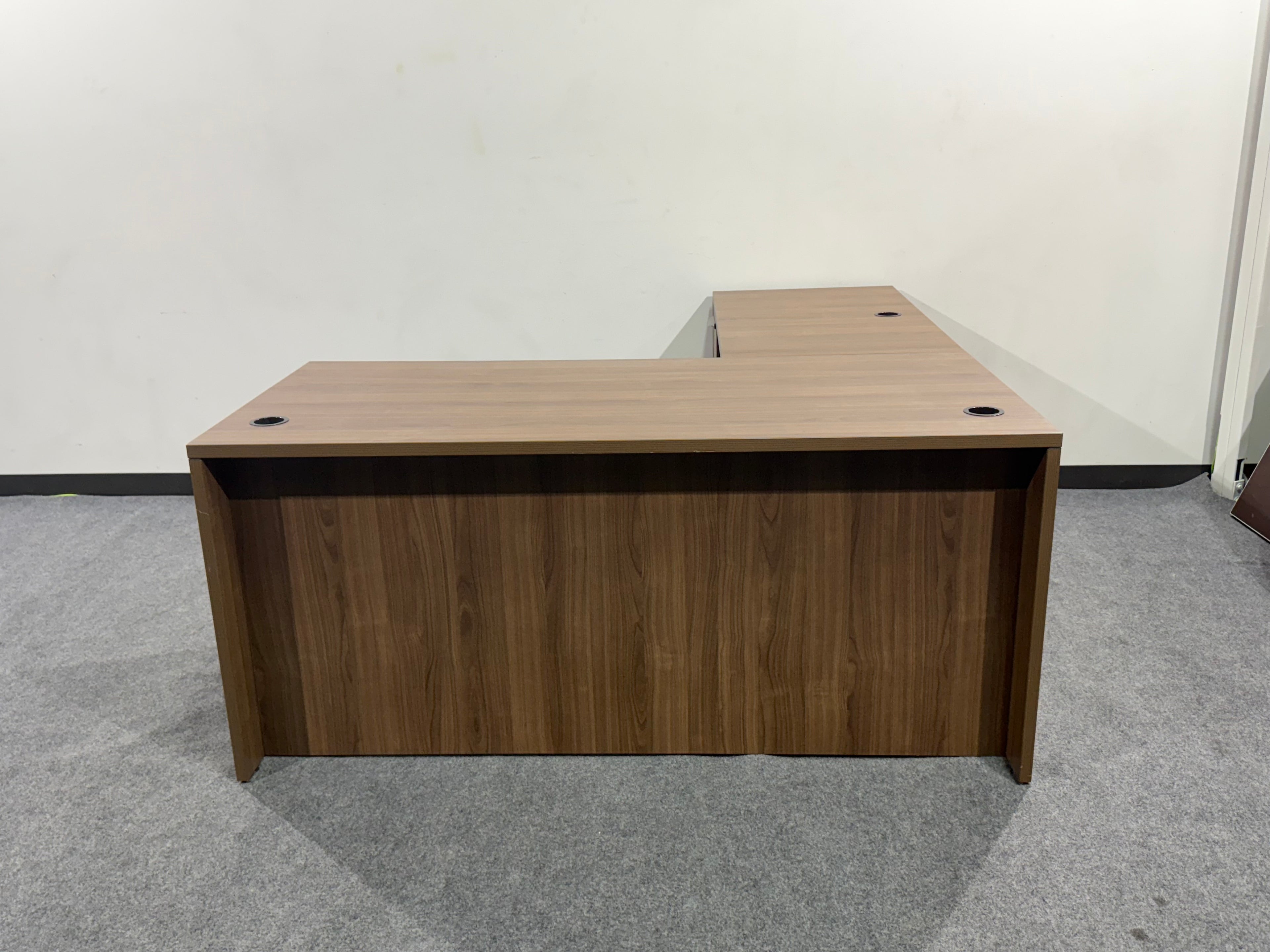 L-Shape Desk Walnut laminate (Left Hand) D-72"x 36"  / Return w/BBF-48"x 24"