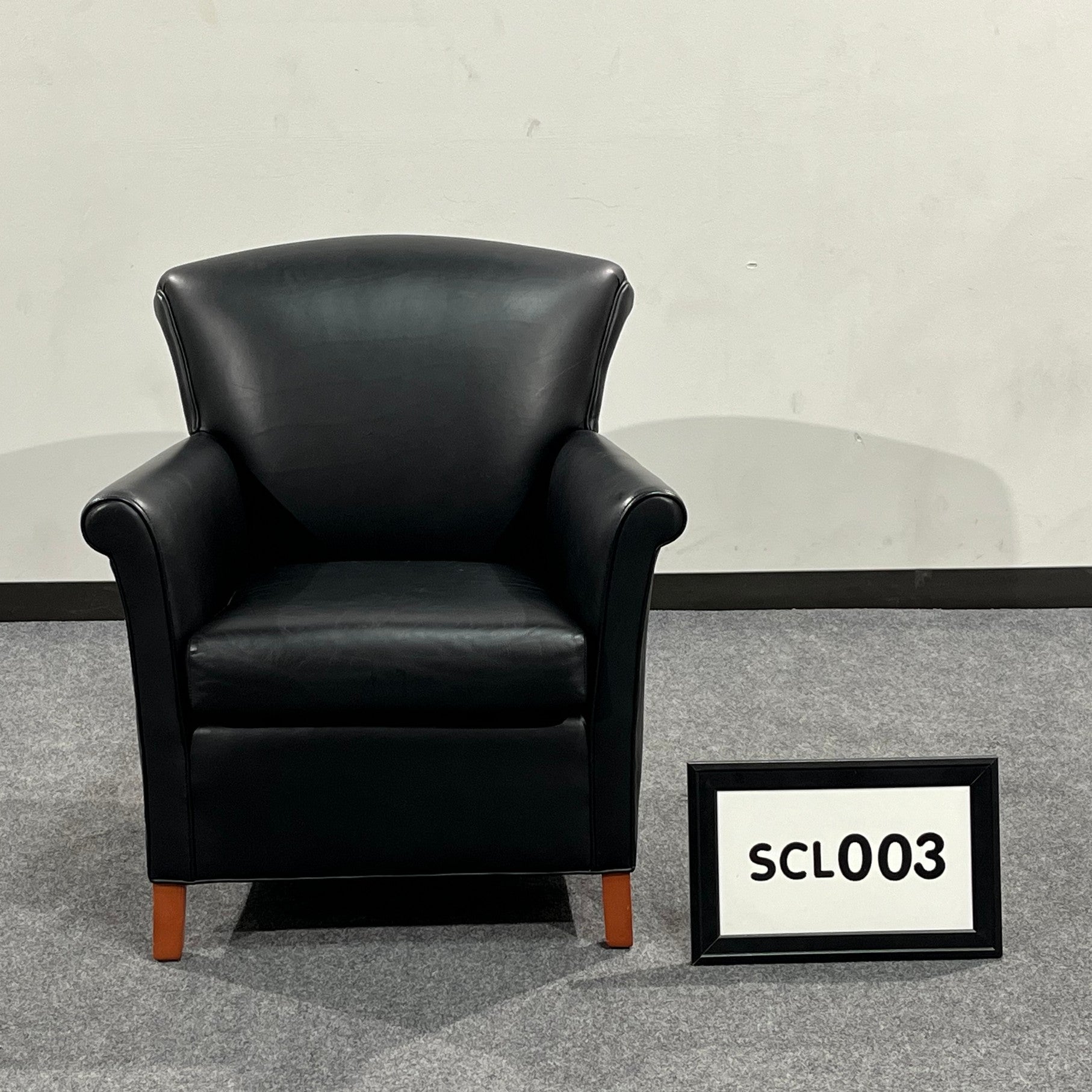 Club chair Black leather