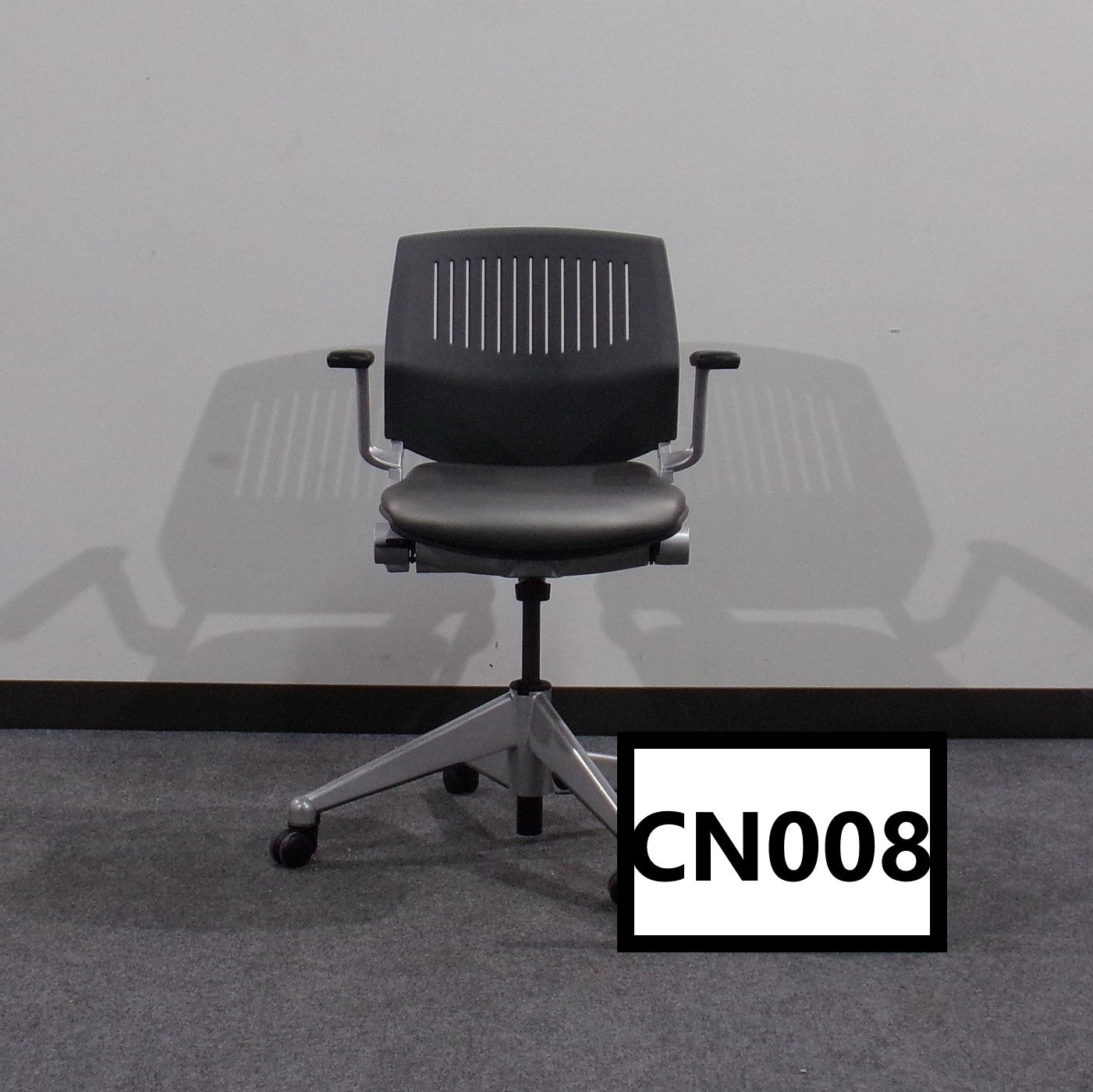 Steelcase Kart nesting chair Grey plastic back Gray vinyl seat Height adjustable silver base