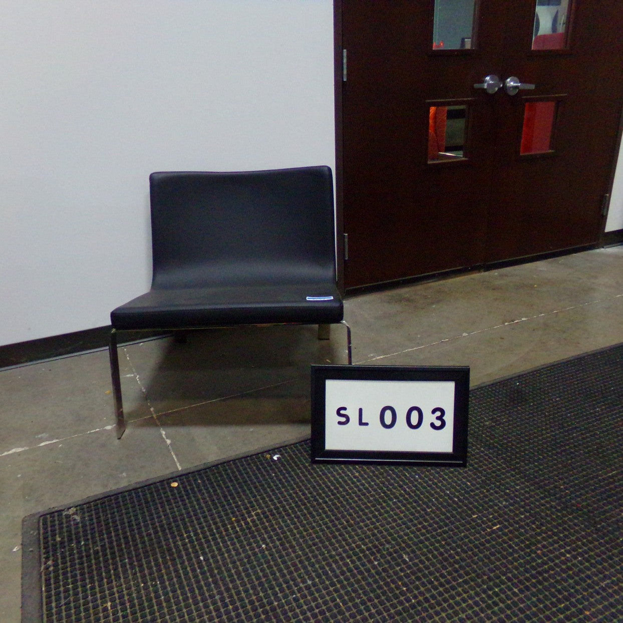 Lounge chair Black vinyl seat and back & chrome legs