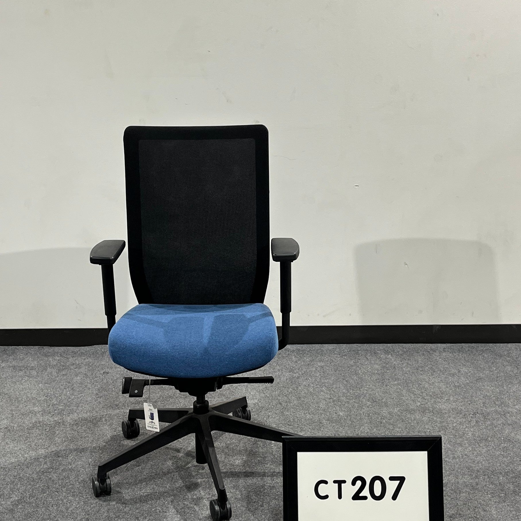 Showroom sample Dauphine Indeed task chair blue seat with black mesh back