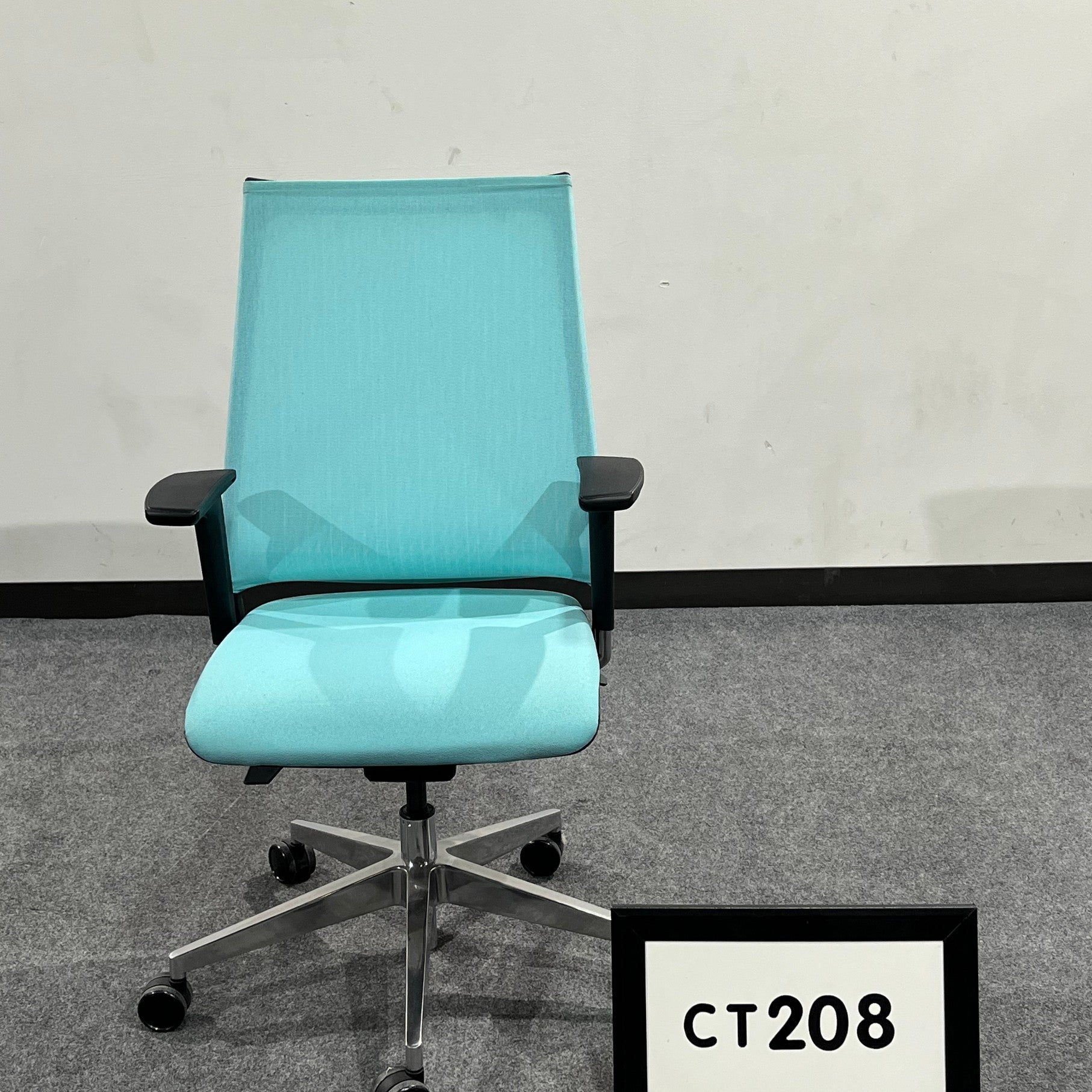 Showroom Sample 9 to 5 Luna Task chair