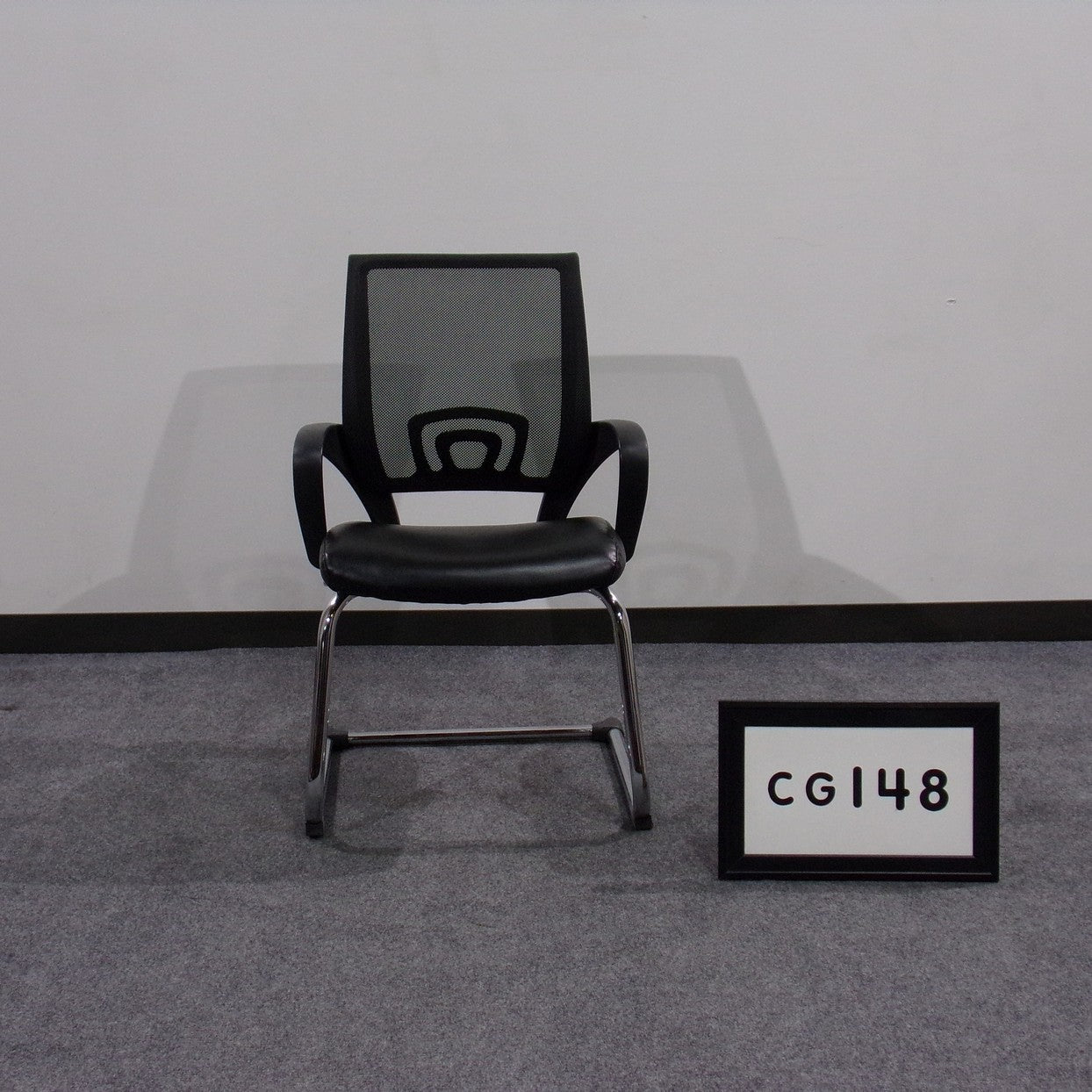 IGO guest chair black leather with mesh back
