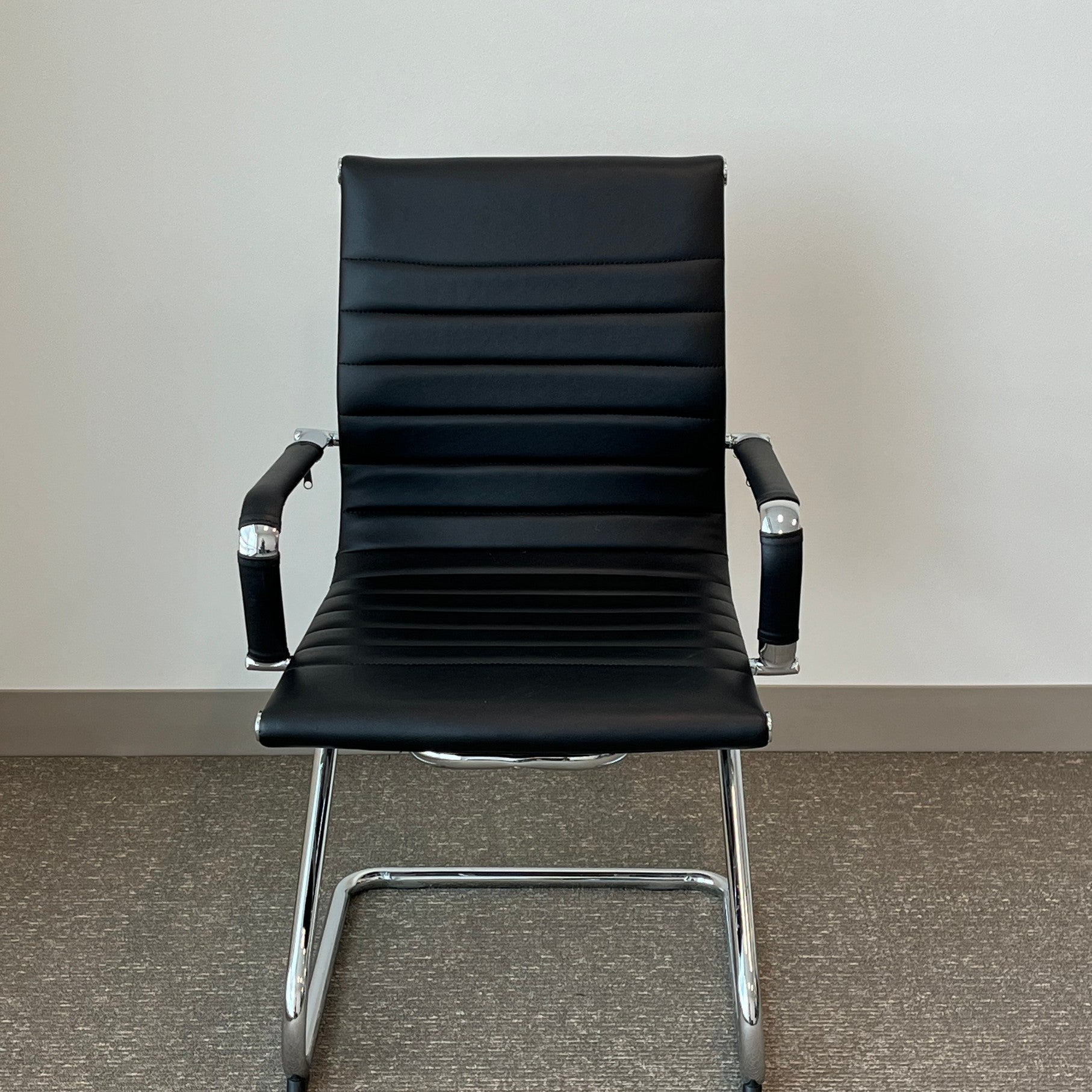 Guest chair black and chrome