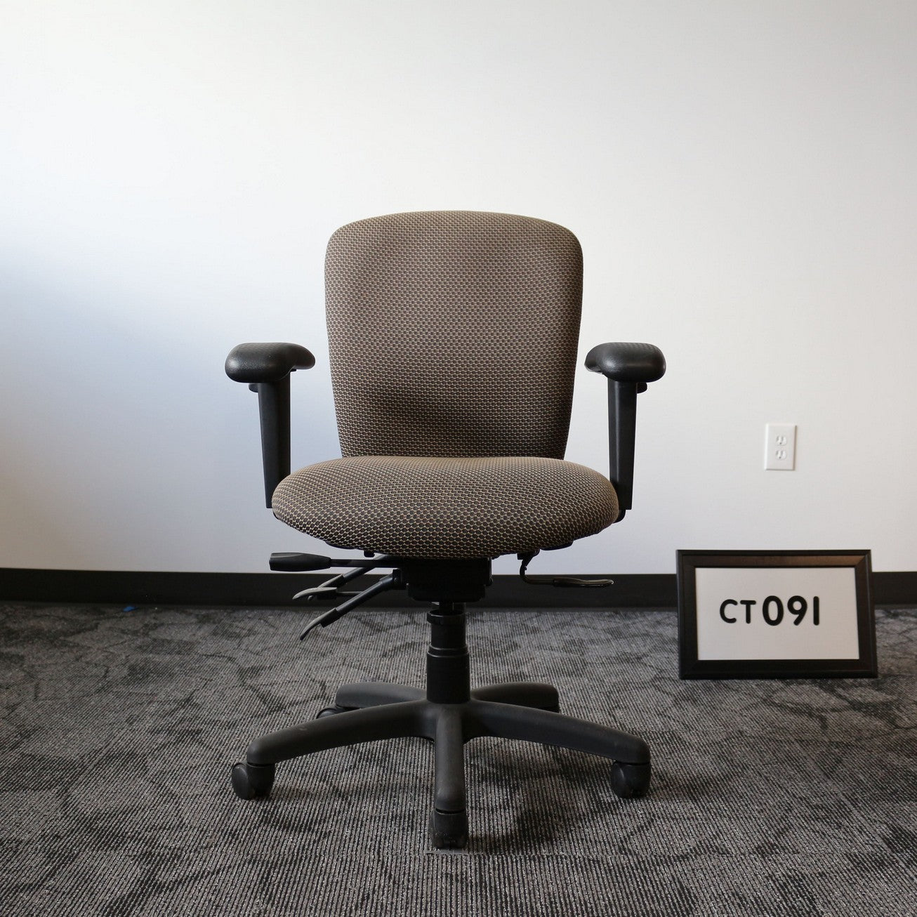 Kimball task chair with beige pattern fabric 3 Paddles