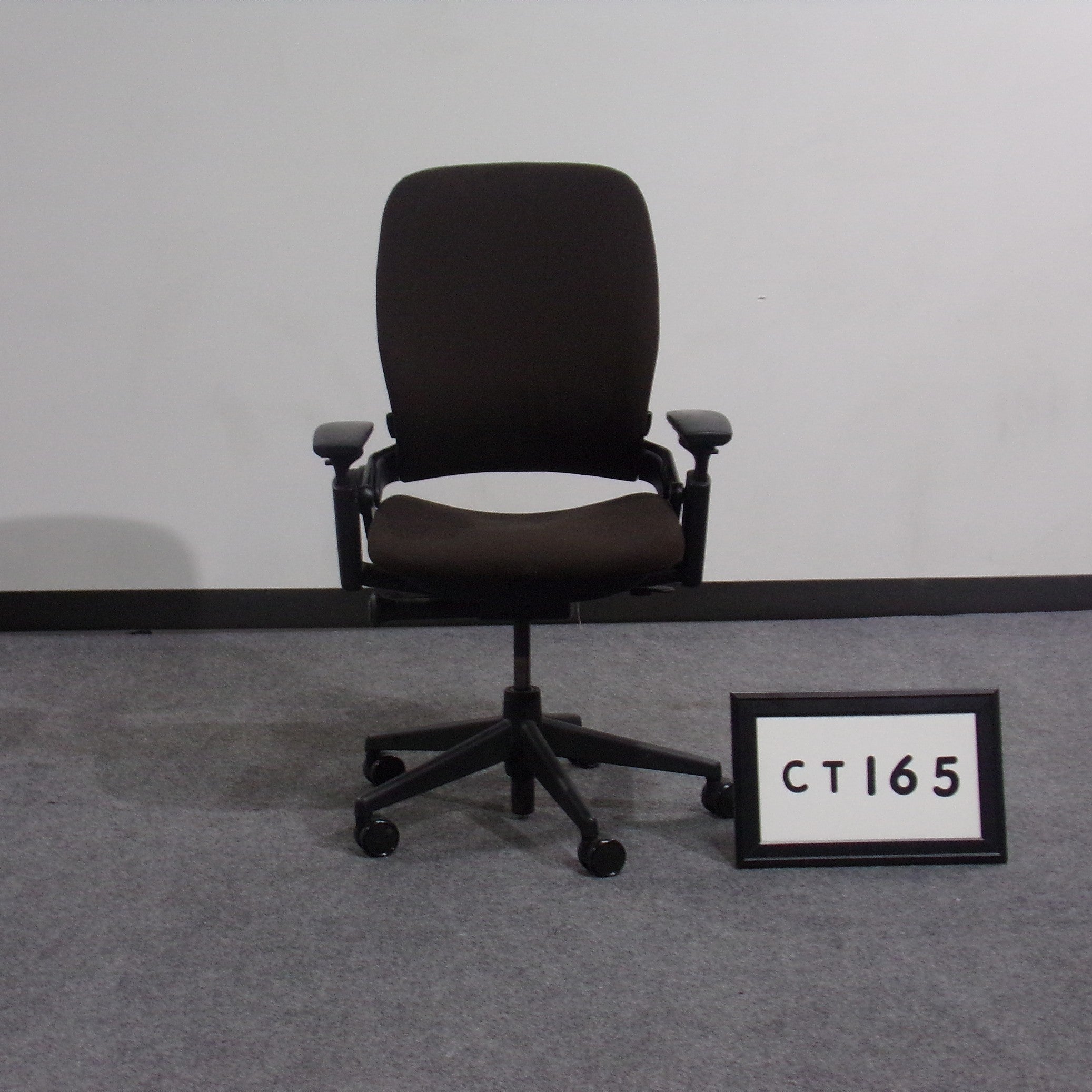 Steelcase task chair "Leap" V2 Brown fabric seat and back Fully functioning adjustable arms