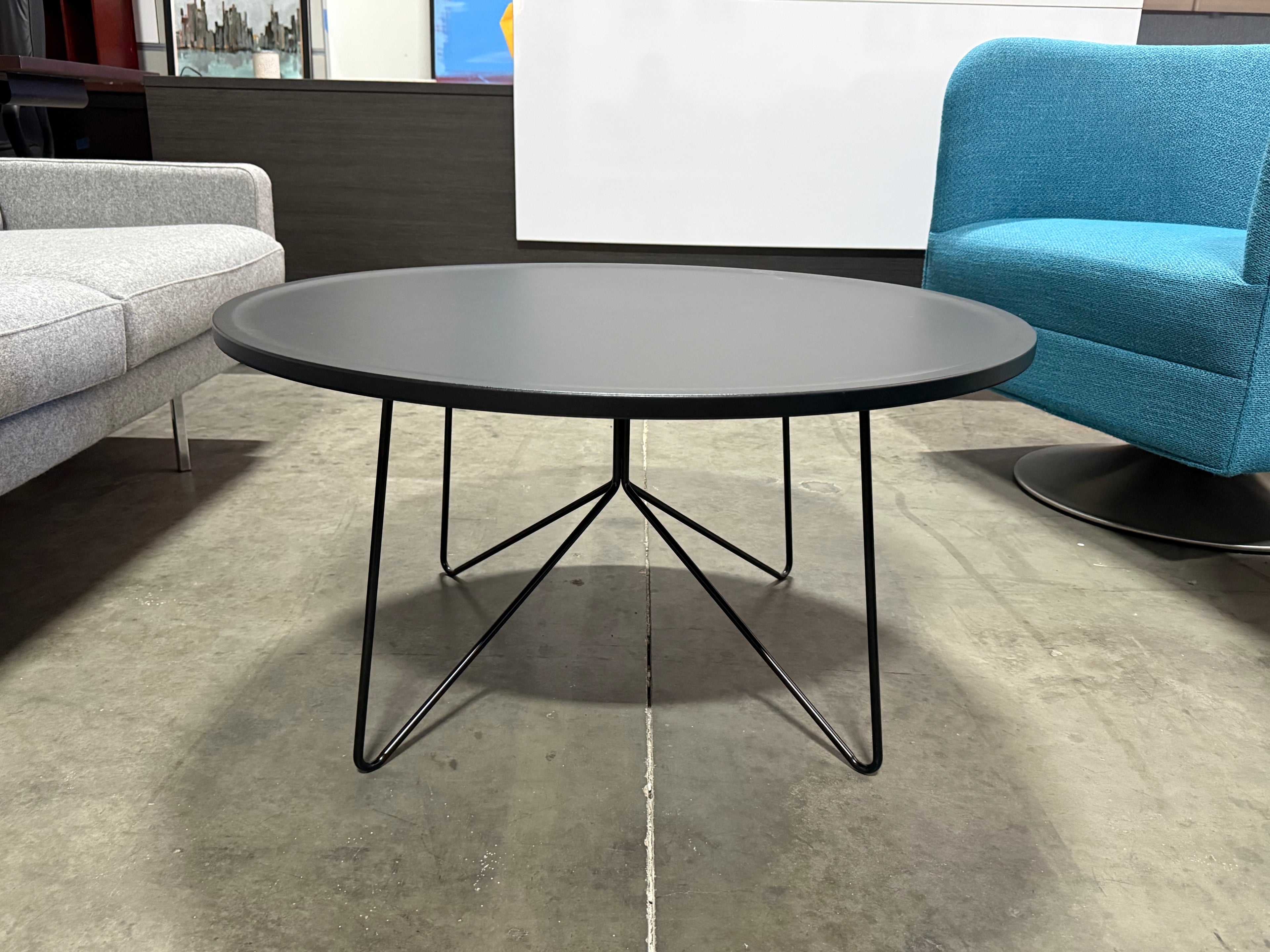 OFS Wire Table round -black solid surface and wire leg base