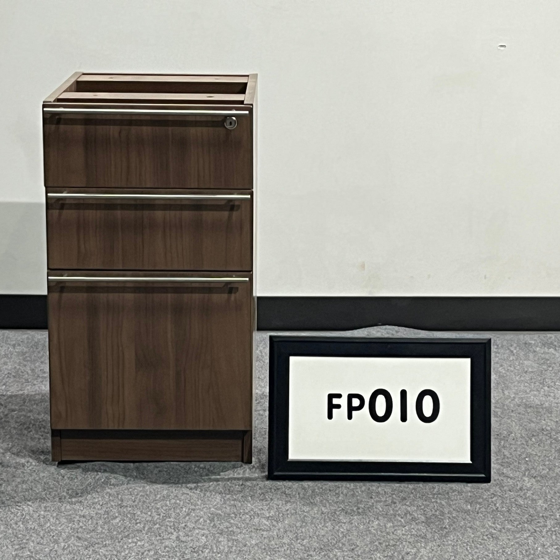 Ped open on top Light Brown w/ BBF and stainless steel handles 16" x 29" x 23"