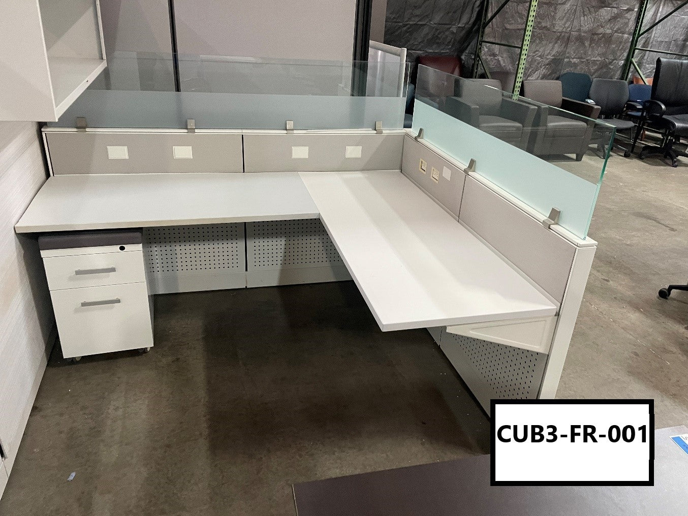 Friant 38” H w/ glass L shaped surface Mobile BBF ped 5'x5'