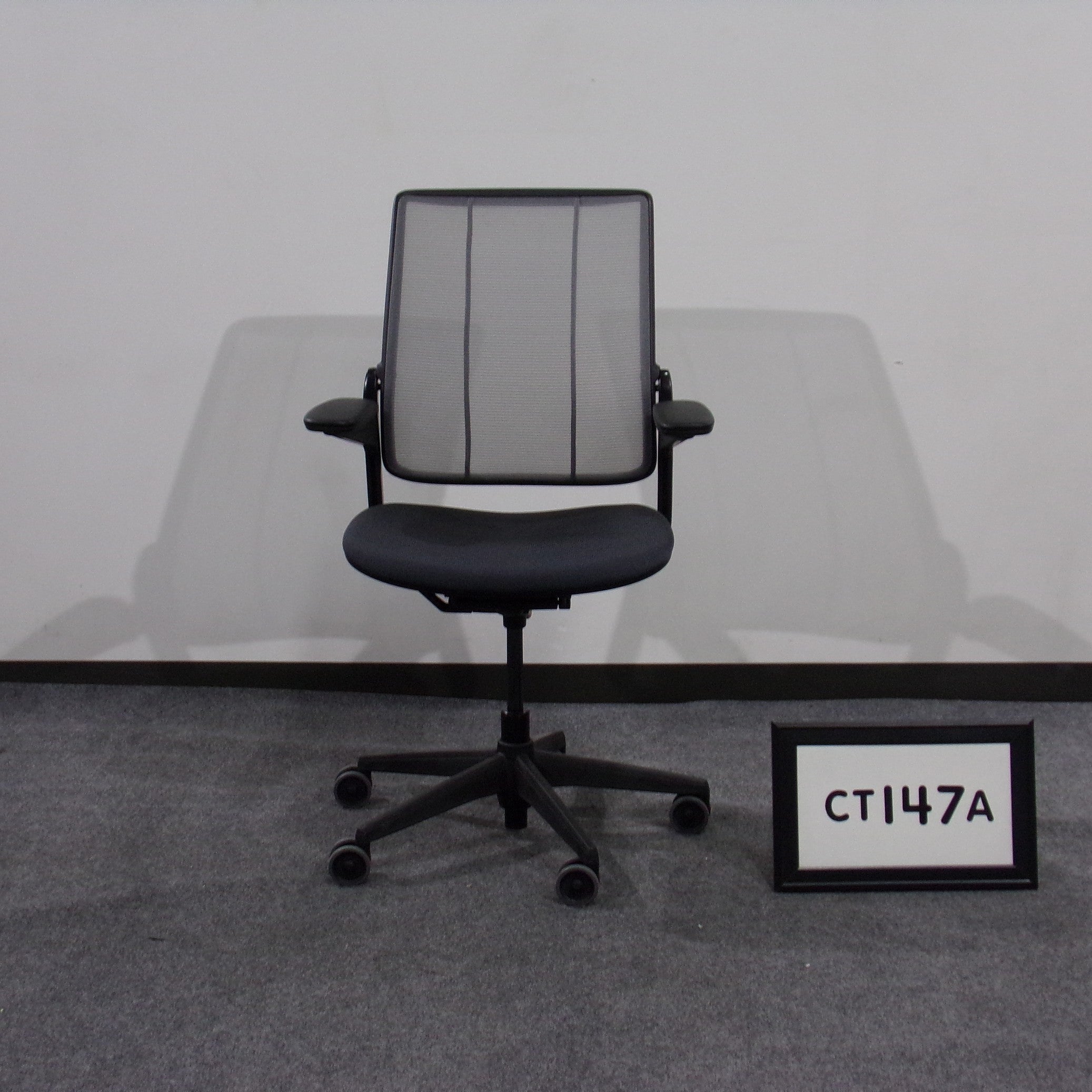Humanscale Smart task chair - black and gray