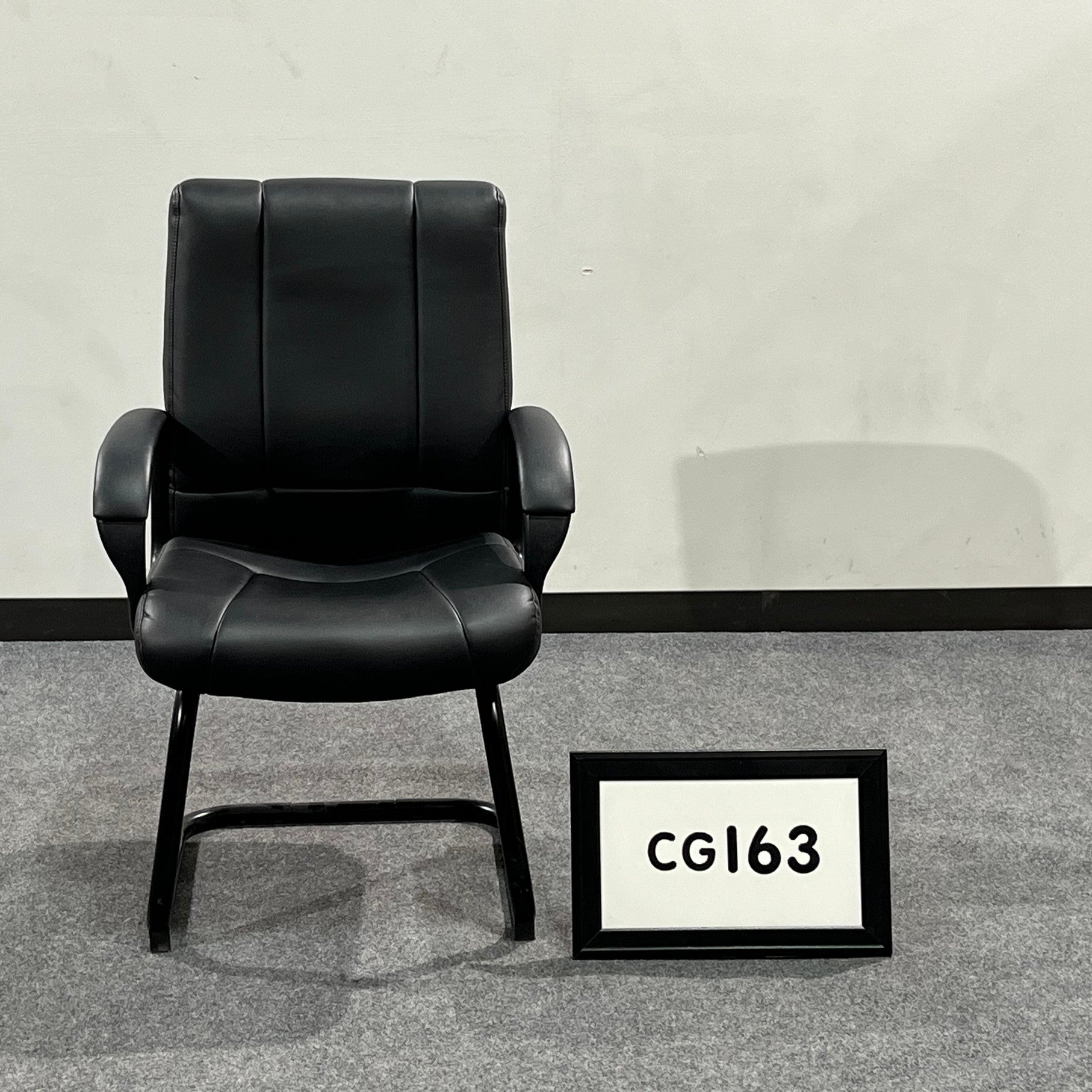 Guest chair black vinyl