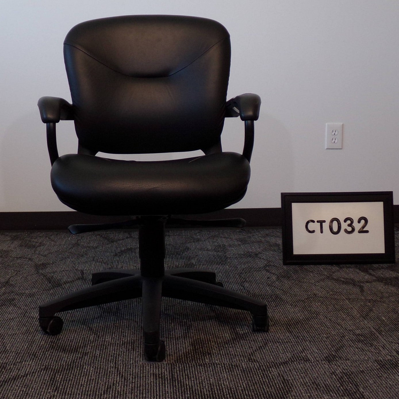 HON Black Vinyl Task Chair 2 Paddles