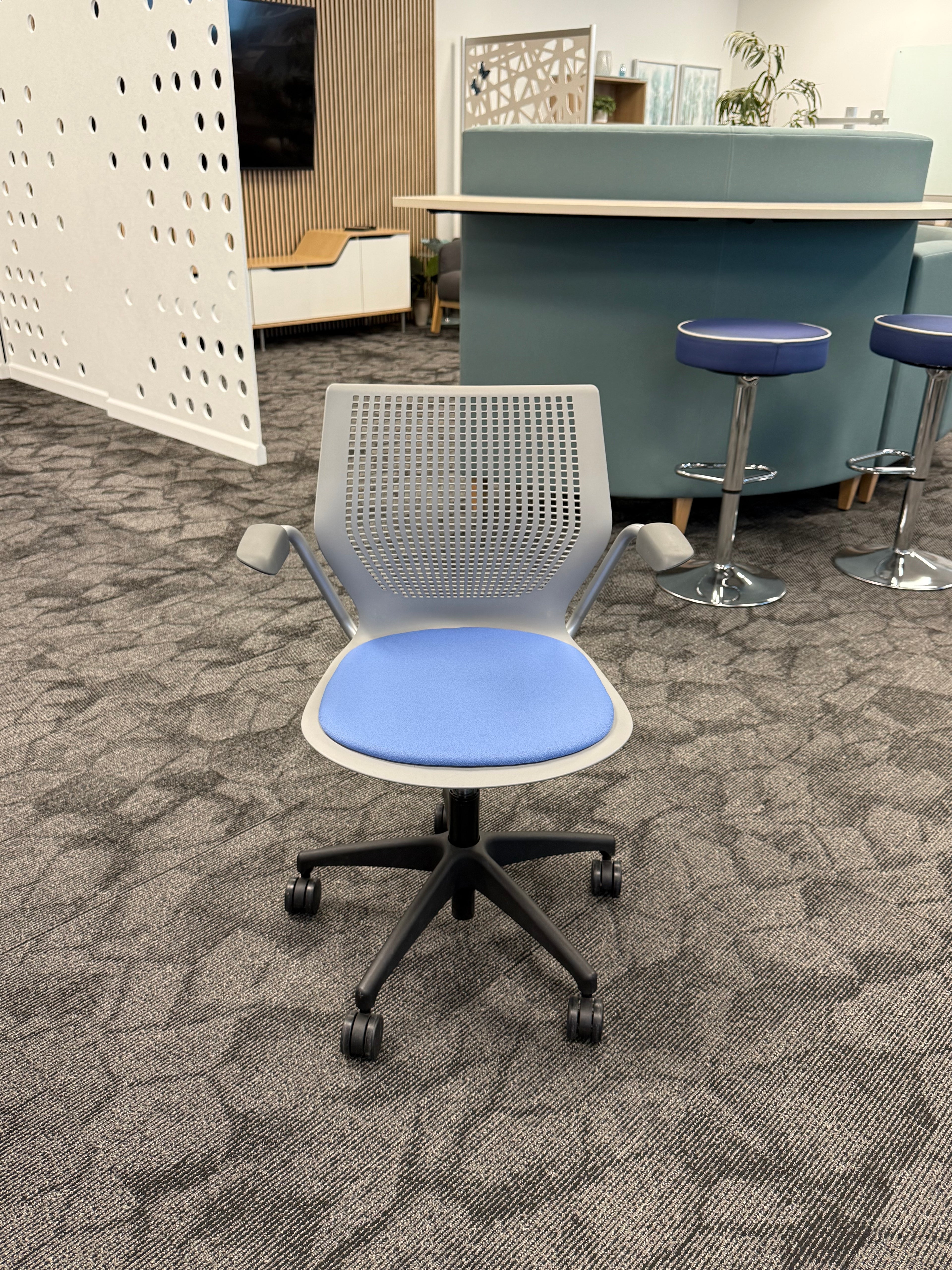 Knoll Hive chair grey with blue seat with 5 star base