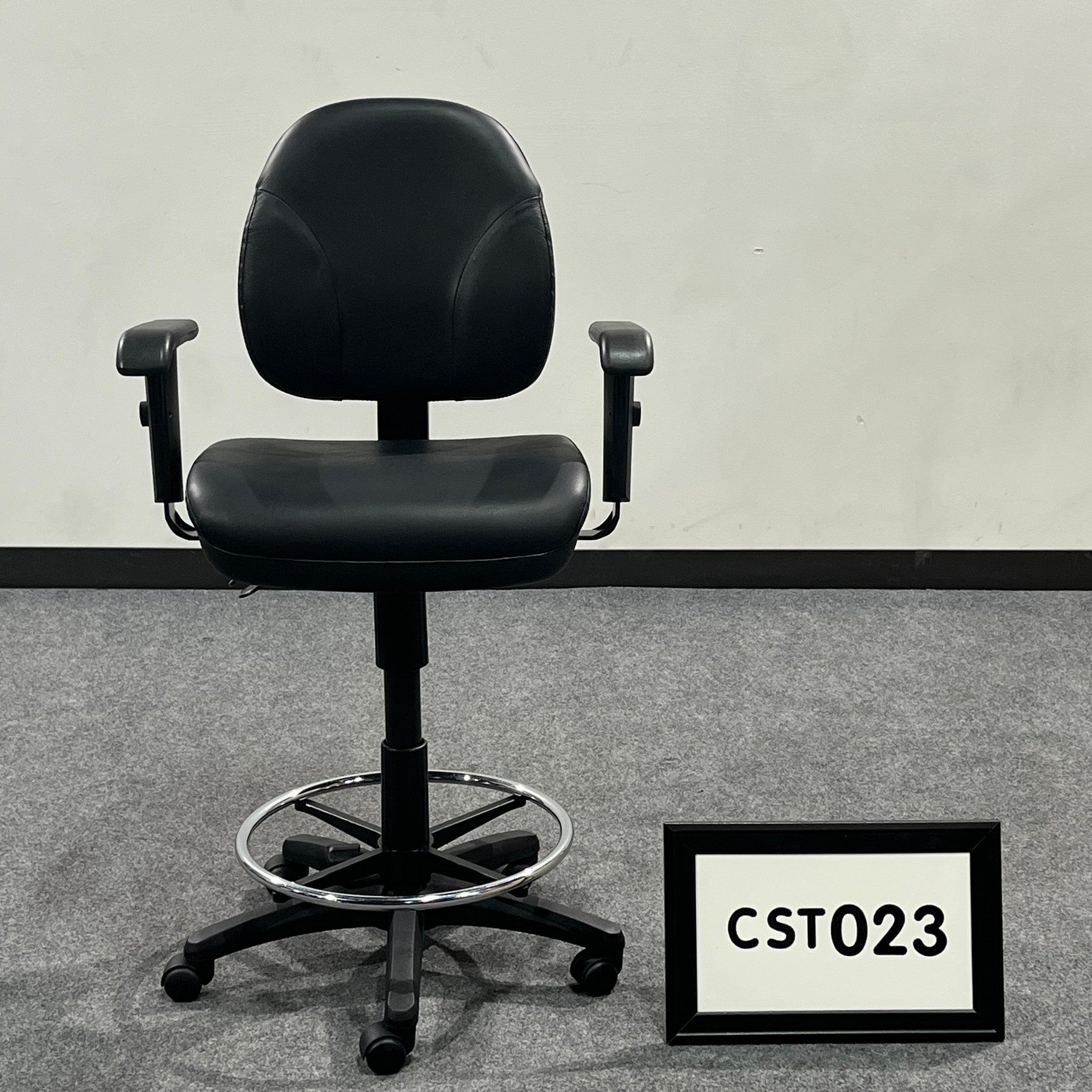 Global Stool Black vinyl with arms