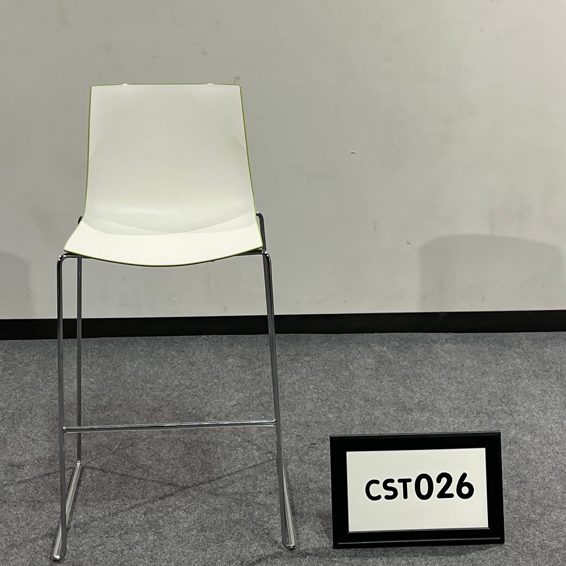 Arper Catifa Bar Stools white Seat with green back