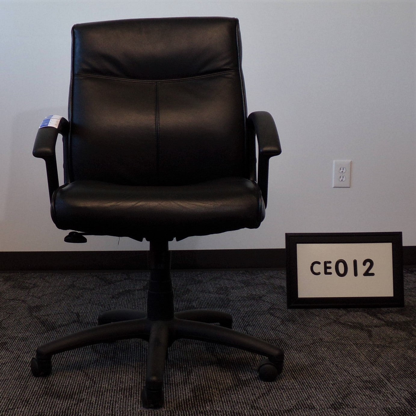National Result executive chair Black Leather, T-Stitch, Mid Back