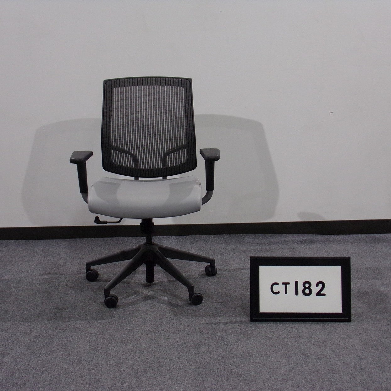 SitOnIt Focus high back task chair, grey vinyl seat, black mesh back, single paddle, hgt adjustable