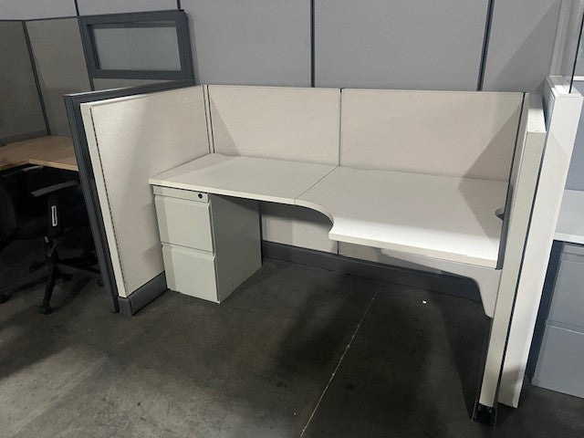 Herman Miller A02 No. 15 47” H beige fabric & trim 6x6 L shaped surfaces BBF