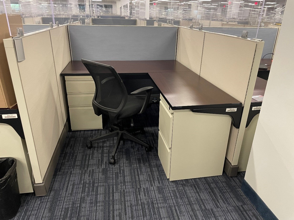 Herman Miller AO2 47” Beige fabric & trim off white, 6'x 6' with BBF & FF