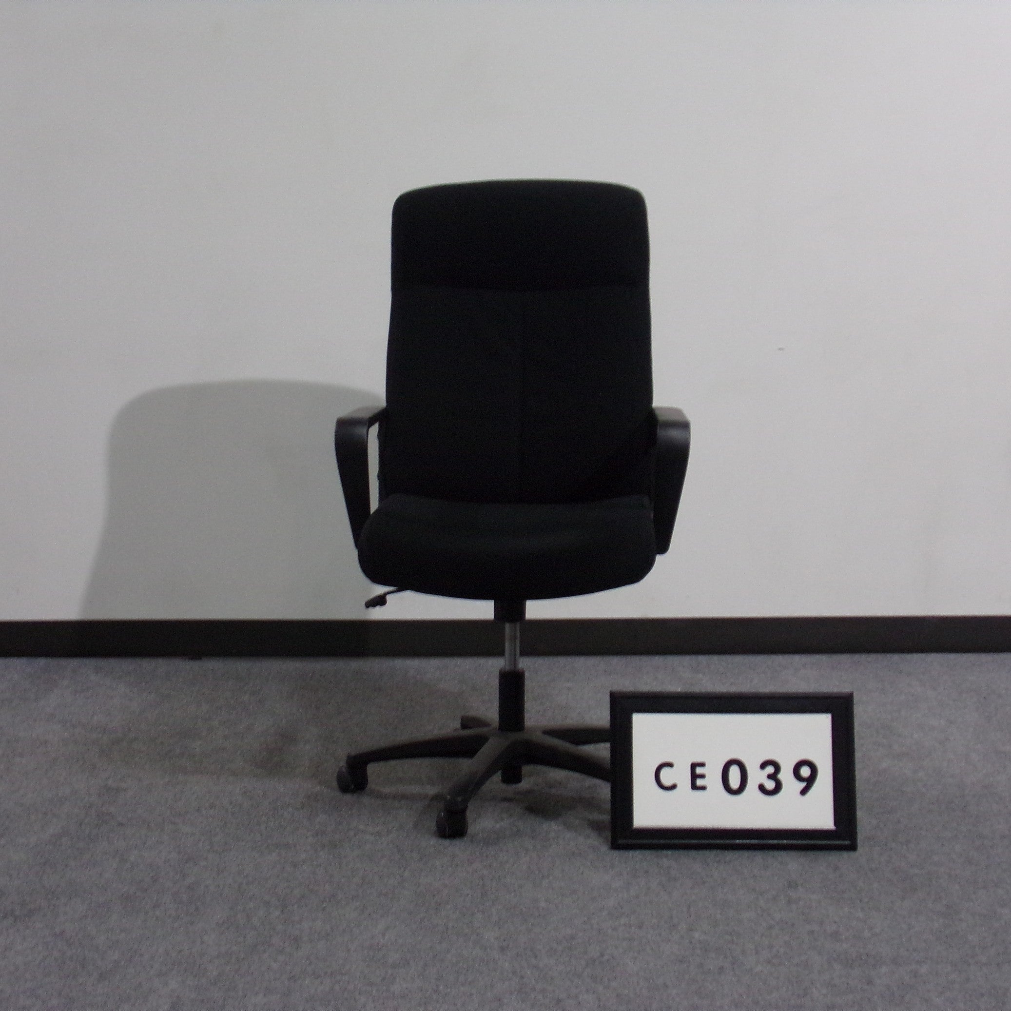 Executive chair fabric seat and back Height adjustable Tilt lock