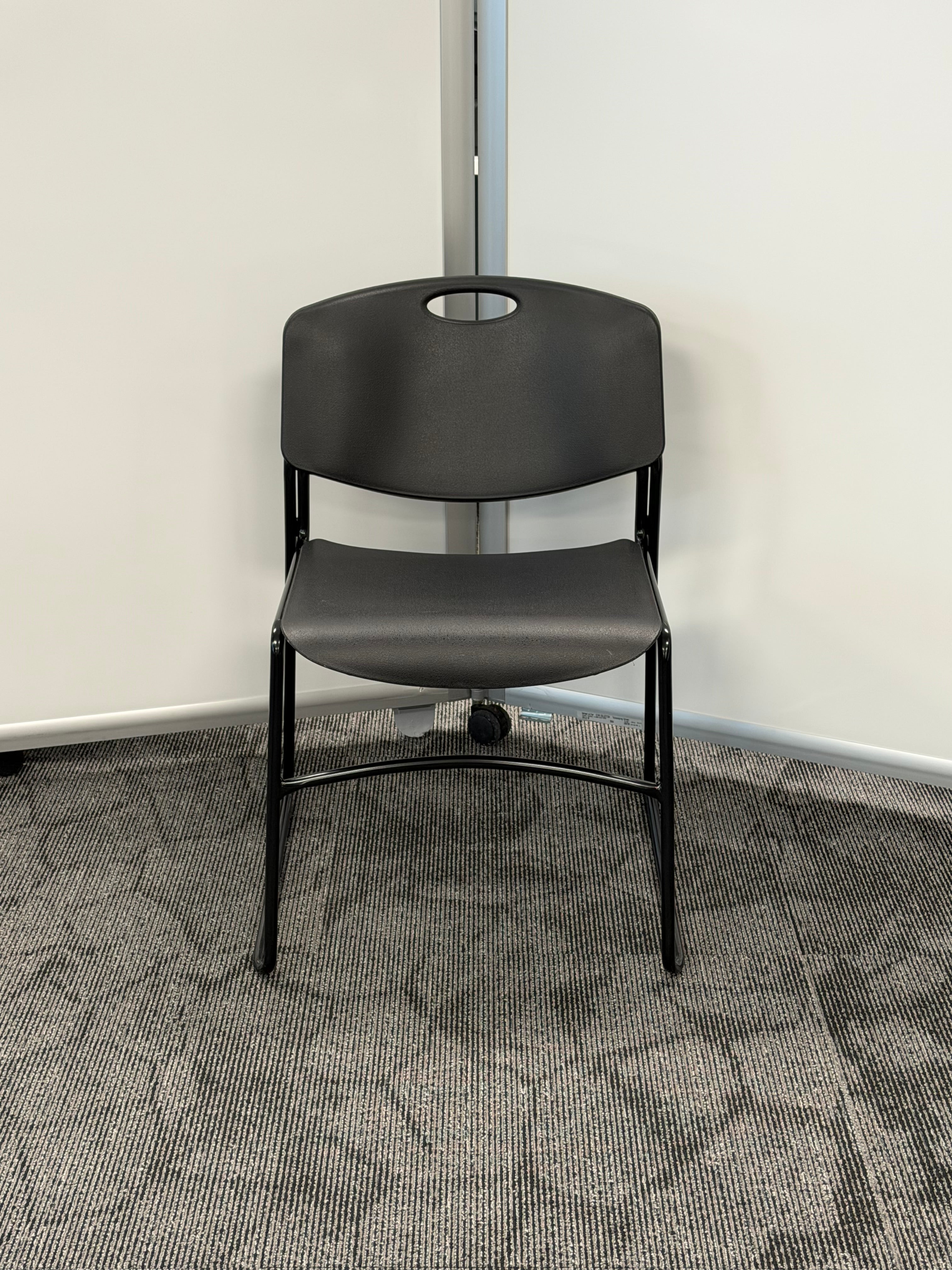 Breakroon Chair Black Ploy with black metal legs